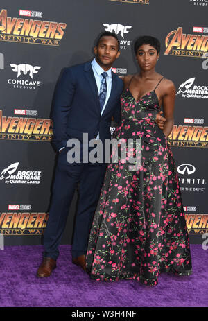 Hollywood, Kalifornien, USA. 23. April 2018. Schauspieler Sterling Sulieman und ctress Lashana Lynch nehmen an der Weltpremiere von Disney und Wunder "Avengers: Infinity Krieg" am 23. April 2018 in Los Angeles, Kalifornien, USA. Foto von Barry King/Alamy Stock Foto Stockfoto