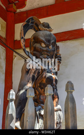 Komokuten Guardian Statue an Daigo-ji-Tempel in Kyoto, Japan. Stockfoto