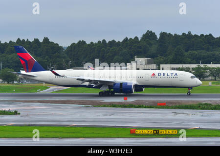 Tokio, Japan - Jul 4, 2019. N508DN Delta Air Lines Airbus A350-900 Rollen auf Start- und Landebahn des Flughafen Tokio Narita International (NRT). Narita ist einer der verkehrsreichsten Airpor Stockfoto