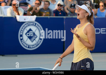 Washington, DC, USA. Am 15. Juli 2019. MARTA KOSTYUK der Ukraine in der Tätigkeit beim World Team Tennis Match zwischen dem Washington Kastles und die Vegas Rollen Kastles Stadion am Markt der Union auf Washington DC. Quelle: Christopher Abgabe/ZUMA Draht/Alamy leben Nachrichten Stockfoto