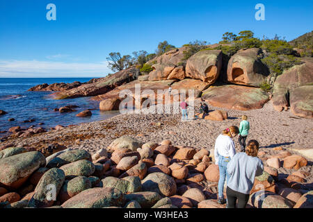 Freycinet National Park Tasmanien. Besucher verschlafenen Bucht an einem Wintertag im Nationalpark, Tasmanien, Australien Stockfoto