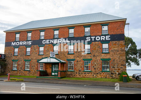 Swansea Tasmanien. Traditionelle 19. Jahrhundert Morris General Store Gebäude auf Franklin Straße in Swansea Village Centre, East Tasmanien, Australien Stockfoto