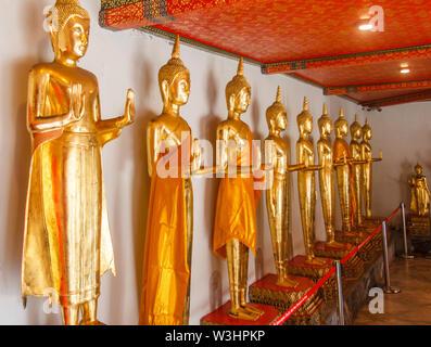 Buddhastatuen im Wat Pho, Bangkok, Thailand Stockfoto