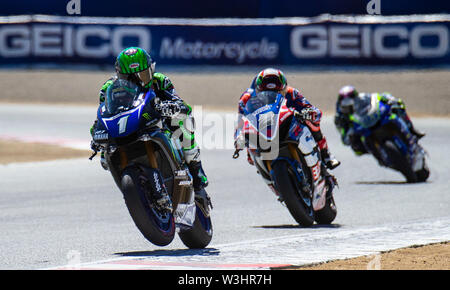 Apr 13, 2019 Monterey, CA, USA #1 Camerson Beaubier Schlacht zu halten seine Stellung Aus schalten 3 während der MotoAmerica SuperBike Rennen 2 am Weathertech Raceway Laguna Seca in Monterey, CA Thurman James/CSM Stockfoto