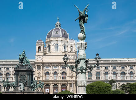 Kaiserin Maria Theresia Denkmal in der Nähe des Natural History Museum, Maria-Theresien-Platz, Wien, Österreich Stockfoto