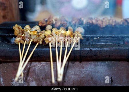 Gegrilltes Fleisch Satay Spieße, Street Food Markt Stockfoto