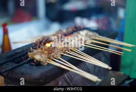 Gegrilltes Fleisch Satay Spieße, Street Food Markt Stockfoto