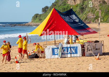 Surf rescue Freiwillige auf bilgola Beach in Sydney, Australien Stockfoto