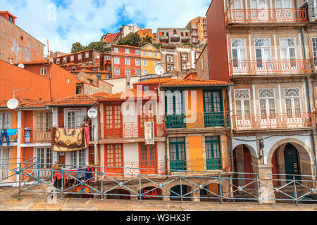 Typische Gebäude, Fassaden in Porto Stockfoto