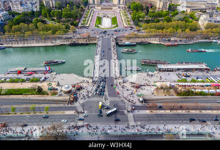 Luftaufnahme der Stadt Paris und Seine vom Eiffelturm entfernt. Frankreich. April 2019 Stockfoto