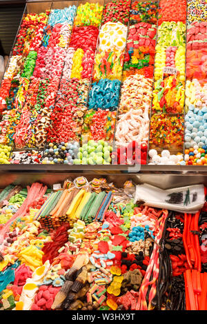 Süße in den Mercat de Sant Josep de la Boqueria, Barcelona, Spanien Abschaltdruck Stockfoto
