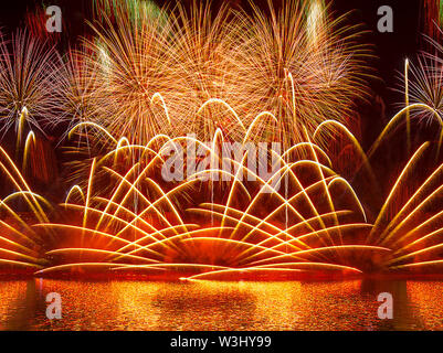 Feuerwerk Hintergrund in der Nacht zum neuen Jahr Feier Stockfoto