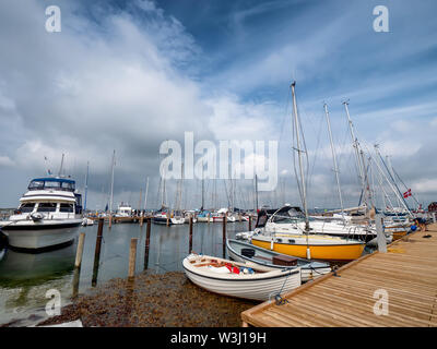 Kleiner Hafen Marina auf Lyoe in den Schären in Dänemark Stockfoto