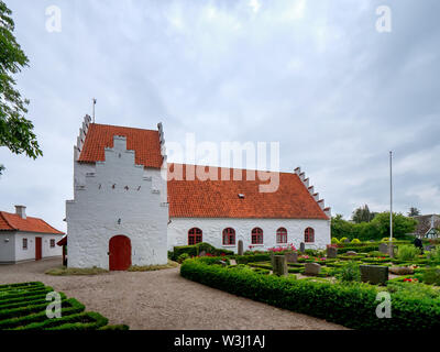 Kleine Kirche auf der kleinen Insel Lyoe in Dänemark Stockfoto
