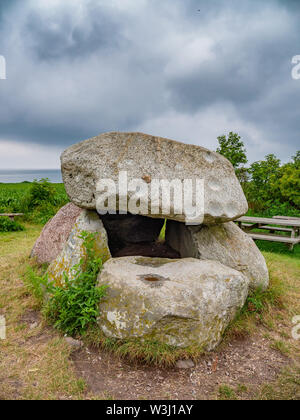 Klokkestenen bell - Stein Stein alter Bestattung Denkmal auf Lyoe in Dänemark Stockfoto