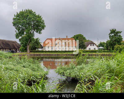 Traditionelles Haus auf der Insel Lyoe in der dänischen Inselgruppe in der Nähe von Fünen, Dänemark Stockfoto