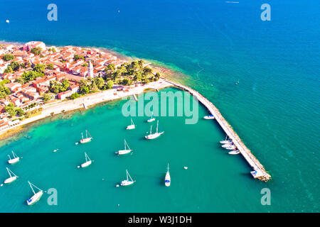 Novigrad Istarski historischen Küstenstadt Luftaufnahme, Archipel von Istrien, Kroatien Stockfoto