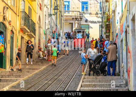 Bica Elevador da Bica (Lift), Lissabon Stockfoto