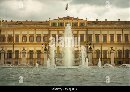 Historische Brunnen vor der VIlla reale Monza, Lombardei, Italien Stockfoto