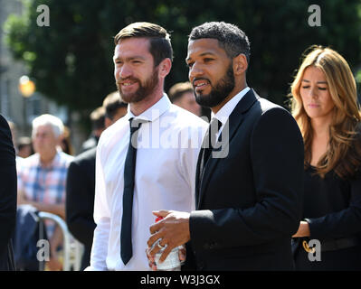 Jobi McAnuff (rechts) während der Trauerfeier für Justin Edinburgh in Chelmsford Kathedrale. Stockfoto