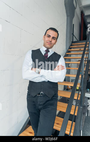 Portrait einer jungen Geschäftsmann in einem Anzug. Office Style. Stockfoto