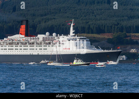 QE2 segelt den Firth of Clyde während des Finales hinauf Besuch in Schottland in Großbritannien Stockfoto