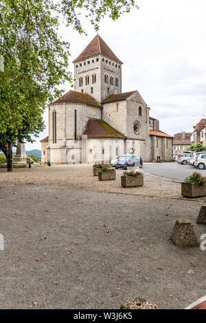 Die Kirche; Eglise Saint-Andre, Sauveterre-de-Béarn, Frankreich Stockfoto