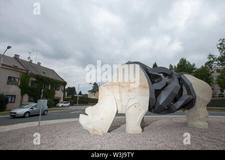 Präsentation der Statue von Rhino in der Mitte der Straße Kreis, der Sudan, der späten letzten nördlichen Breitmaulnashorn männlich in der Welt, am 16. Juli 2018 stattfand, in Dvur Kralove nad Labem, Tschechische Republik. (CTK Photo/Josef Vostarek) Stockfoto