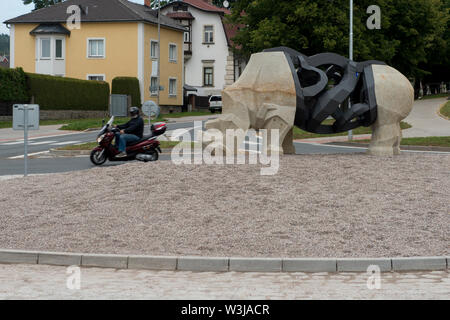 Präsentation der Statue von Rhino in der Mitte der Straße Kreis, der Sudan, der späten letzten nördlichen Breitmaulnashorn männlich in der Welt, am 16. Juli 2018 stattfand, in Dvur Kralove nad Labem, Tschechische Republik. (CTK Photo/Josef Vostarek) Stockfoto