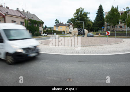 Präsentation der Statue von Rhino in der Mitte der Straße Kreis, der Sudan, der späten letzten nördlichen Breitmaulnashorn männlich in der Welt, am 16. Juli 2018 stattfand, in Dvur Kralove nad Labem, Tschechische Republik. (CTK Photo/Josef Vostarek) Stockfoto