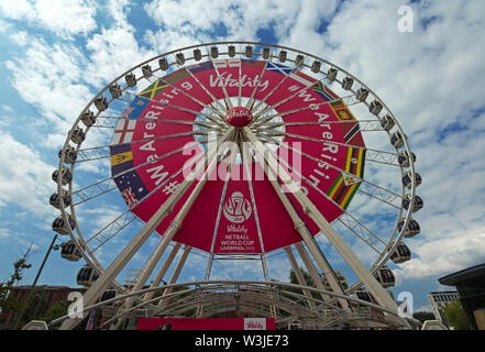 Big Wheel auf Liverpool Albert Dock Komplex für die Netball Wm eingerichtet. Stockfoto