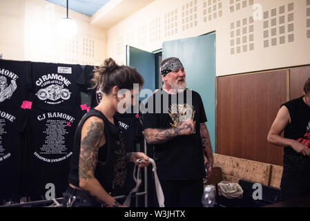 CJ Ramone (Ramones) führt während ist Farewell Tour bei Spazio Polivalente in Caramagna Piemont, Italien am 16. Juli 2019 Stockfoto