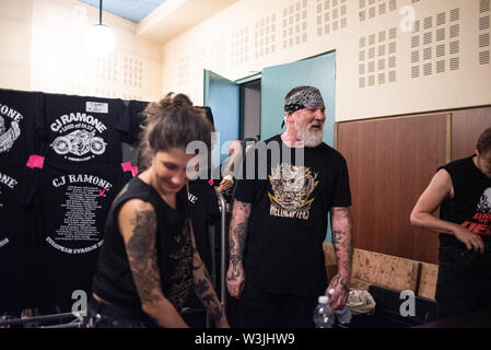 CJ Ramone (Ramones) führt während ist Farewell Tour bei Spazio Polivalente in Caramagna Piemont, Italien am 16. Juli 2019 Stockfoto