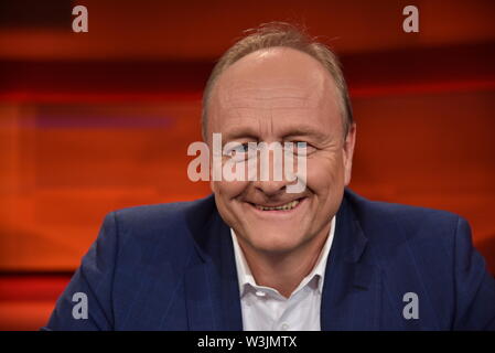 Köln, Deutschland. Am 15. Juli 2019. Der Landwirt Joachim Rukwied, Präsident des Deutschen Bauernverbandes, ist Gast in der ARD-Talkshow "Hart aber fair". Credit: Horst Galuschka/dpa/Horst Galuschka dpa/Alamy leben Nachrichten Stockfoto