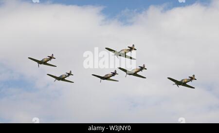 6 Hawker Hurricanes im formationsflug an Shuttleworth militärische Airshow am 7. Juli 2019 Stockfoto