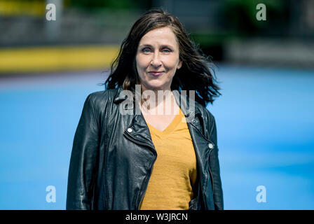 Hamburg, Deutschland. 16. Juli, 2019. Barbara Philipp, Schauspielerin, ist zu einem Fototermin am Set des NDR Krimi 'Body einfach Mord". Der Film wird in der Hansestadt bis 02. August 2019 gestellt werden. Quelle: Axel Heimken/dpa/Alamy leben Nachrichten Stockfoto