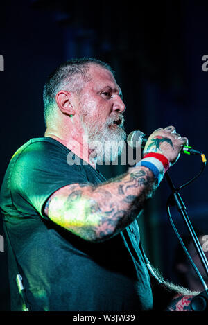 Caramagna Piemont, Italien. 16. Juli, 2019. CJ Ramone (Ramones) führt während ist Farewell Tour bei Spazio Polivalente in Caramagna Piemonte. Credit: Alberto Gandolfo/Pacific Press/Alamy leben Nachrichten Stockfoto