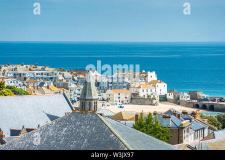 Erhöhten Blick auf den beliebten Badeort St. Ives, Cornwall, England, Vereinigtes Königreich, Europa Stockfoto