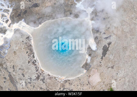 Luftaufnahme von Geysir Geysir, Golden Circle, Island Stockfoto