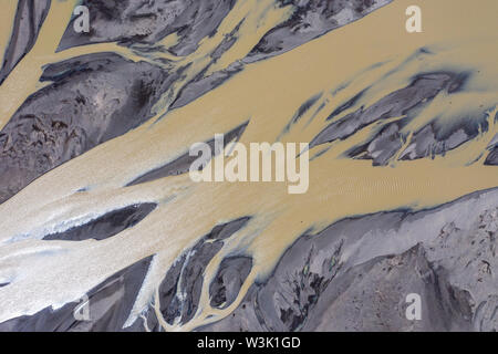 Antenne drone Ansicht von Glacial River System Beförderung von Wasser aus der schmelzenden Gletscher Vatnajökull, Island. Die globale Erwärmung und den Klimawandel conc Stockfoto