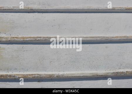 Nahaufnahme von der Unterseite eines weißen Holzboot Stockfoto