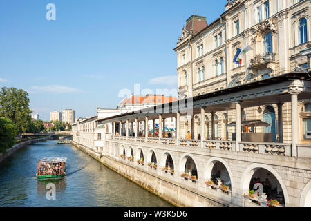 Ljubljana Central Market Plečnik der Arkaden des zentralen Marktplatz Spalten in den Fluss Ljubljanica Ljubljana Slowenien EU Europa Stockfoto