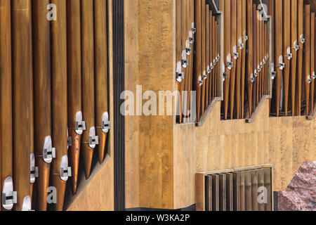 Pfeifen der Orgel in Temppeliaukio Kirche (Helsinki, Finnland) Stockfoto