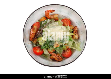 Caesar Salat mit Garnelen Stockfoto