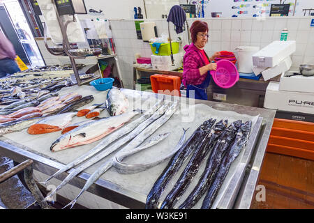 Der Fischmarkt in Olhão ist der größte Fischmarkt in der Algarve, Portugal Stockfoto