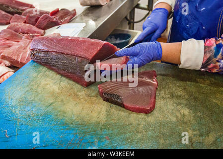 Der Fischmarkt in Olhão ist der größte Fischmarkt in der Algarve, Portugal Stockfoto