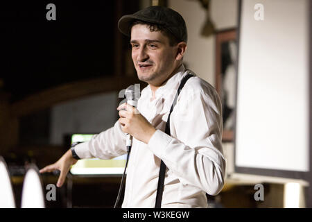 Northampton, Großbritannien. 14. Juli, 2019. Komiker Jack Gleadow führt seine Show Herr Samstag Nacht am 2. Tag der 2019 Komödie Kiste Comedy Festival in Northampton. Credit: SOPA Images Limited/Alamy leben Nachrichten Stockfoto