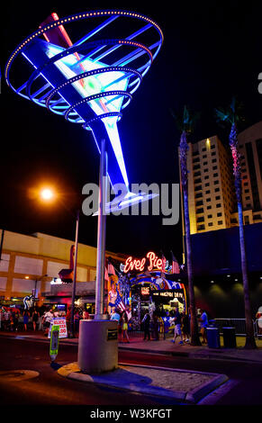 Juli 12, Evel Pie und Oscars Martini Neon Lichter in Las Vegas, Nevada Stockfoto