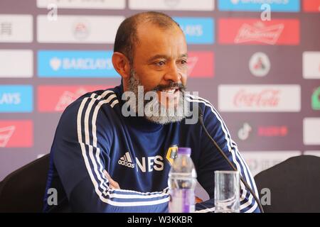 Head Coach Nuno Espírito Santo der Wolverhampton Wanderers F.C. der englischen Liga Meister nimmt an einer Pressekonferenz im Vorfeld der Premier League Asien Trophy 2019 gegen Newcastle United F.C. in Shanghai, China, 15. Juli 2019. Stockfoto