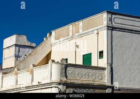 Mehrere Kubikmeter terrasse Tünche auf die traditionellen Häuser in Olhao, Algarve, Portugal Stockfoto